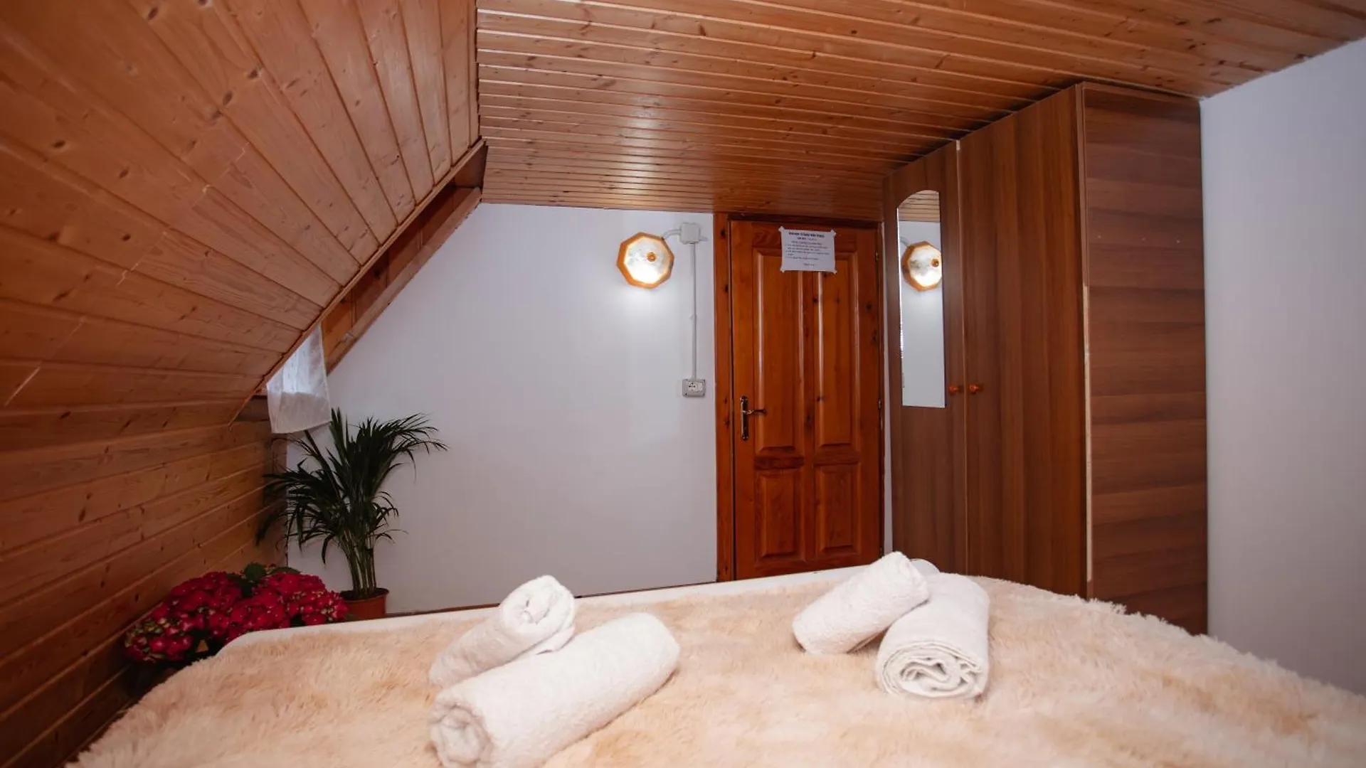 Hotel Kulla Pracja Theth 0*,  Albanien
